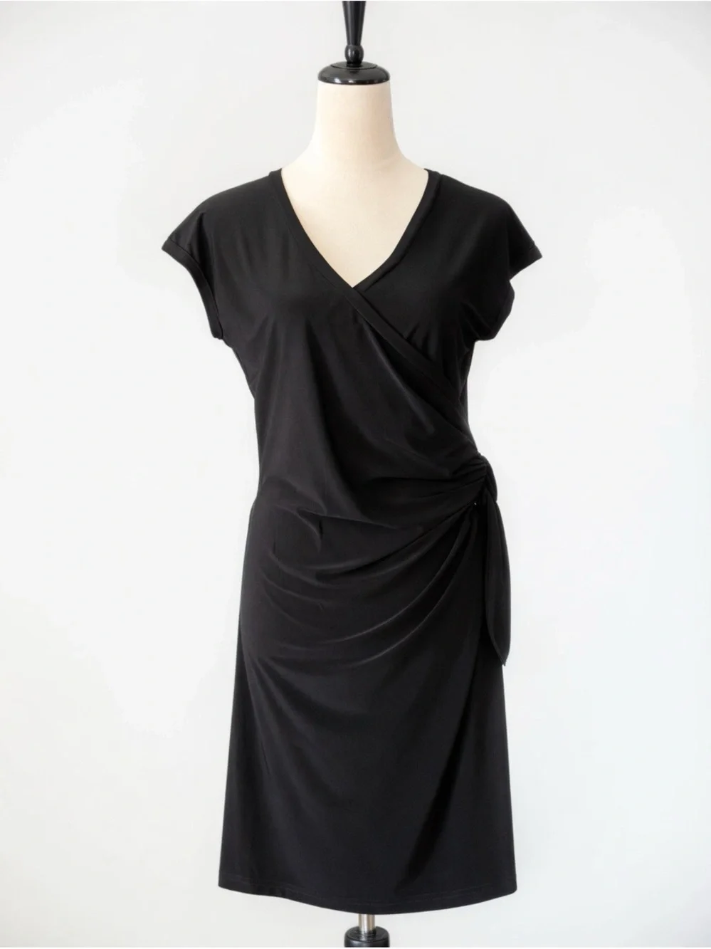 Diane Von Furstenberg DVF Black Silk Jersey Wrap‎ Dress Classic LBD Tie Waist 🎀